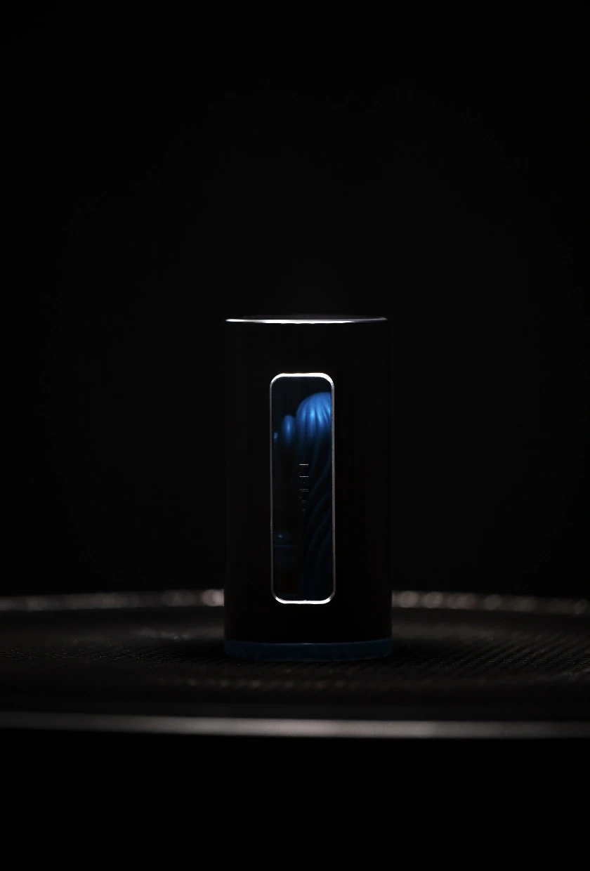 LELO F1s V3 - interaktív maszturbátor LED világítása - Vágyaim.hu szexshop