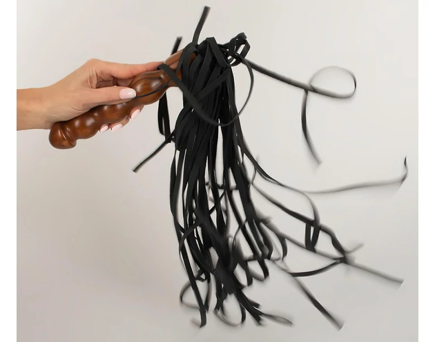 ZADO - bőr korbács, fa dildó nyéllel (fekete-barna)