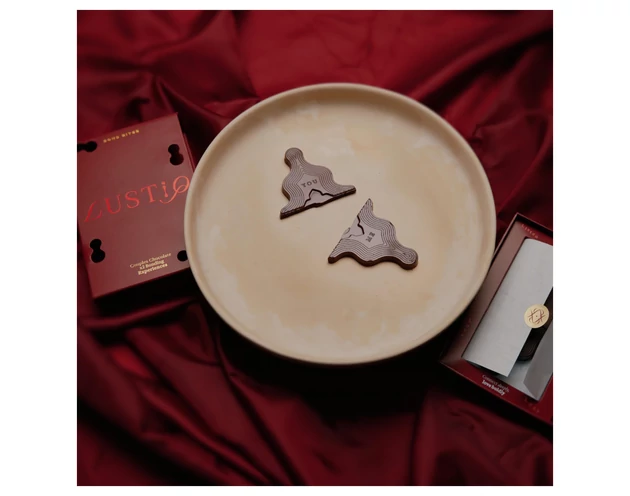 Lustiq - vágyfokozó csokoládé és kártyajáték díszcsomag